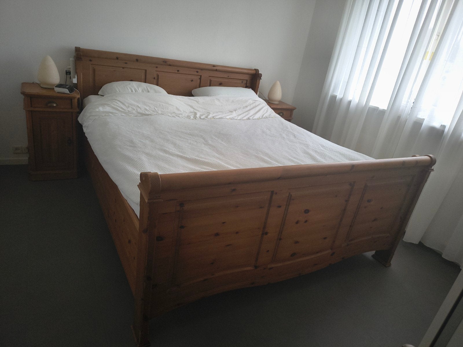 Massief houten bed 180x210 met lattenbodems en nachtkastjes, Ophalen, Gebruikt, 210 cm, Tweepersoons