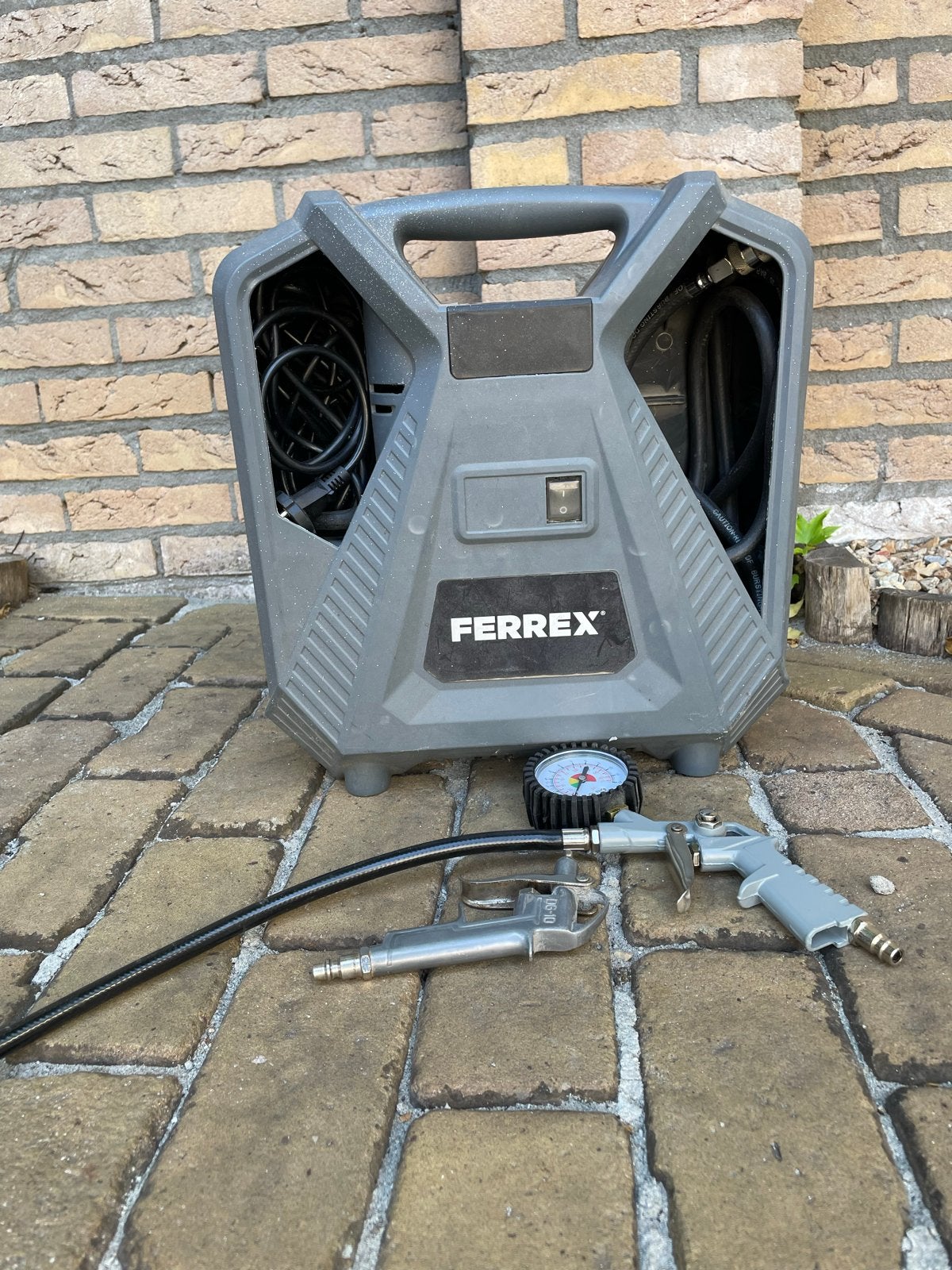 Ferrex Mobiele Compressor met Accessoires, Ophalen, Gebruikt, 6 tot 10 bar, Minder dan 200 liter/min