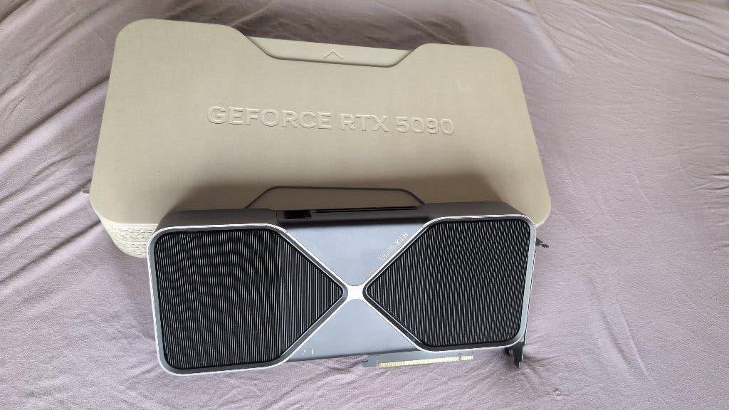 NVIDIA GeForce RTX 5090 Founders Edition, Computers en Software, GDDR6, Ophalen of Verzenden, Zo goed als nieuw, HDMI