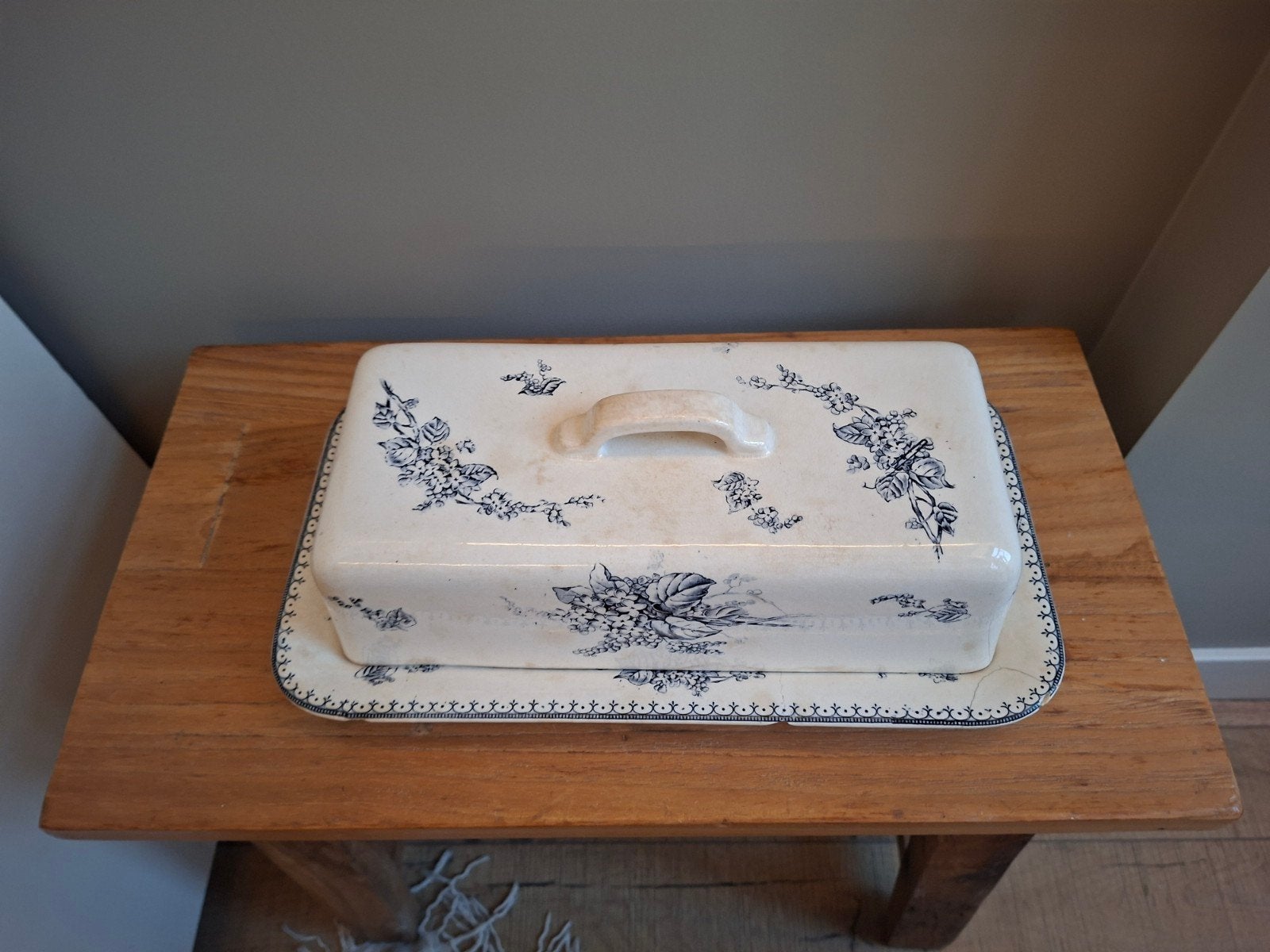Antieke Petrus Regout & Co kaasstolp met blauw bloemmotief, Antiek en Kunst, Ophalen of Verzenden