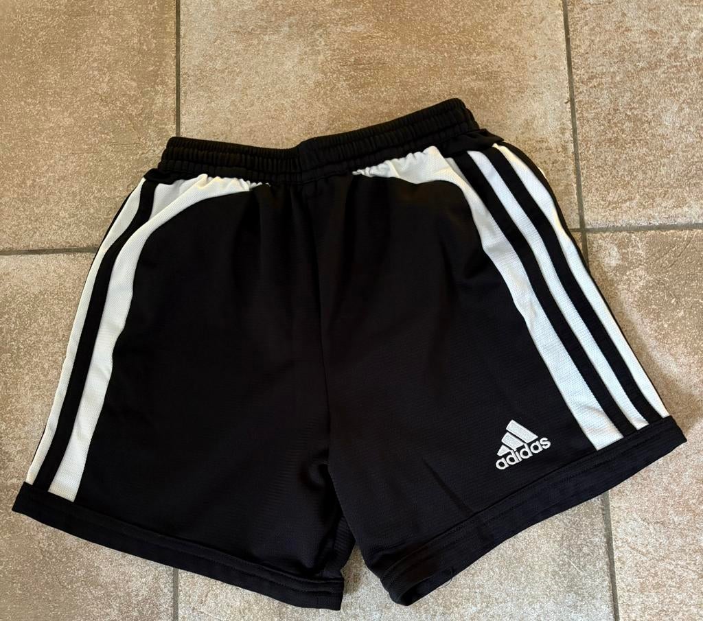 Adidas traningsshort maat 140, Maat XS of kleiner, Ophalen of Verzenden, Nieuw, Broek