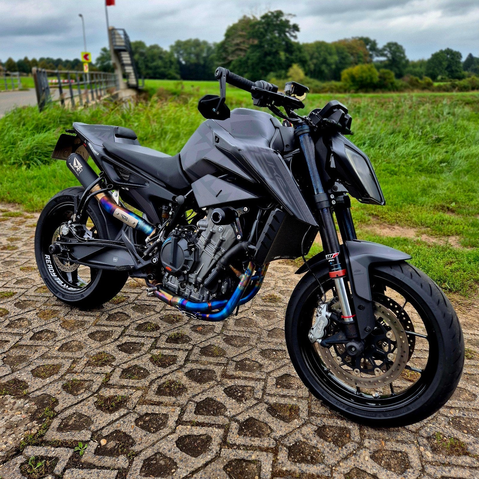 KTM 790 890 Duke 2021 A2 120 PK   {gereviseerde motor}, Motoren, Ophalen, Gereviseerd