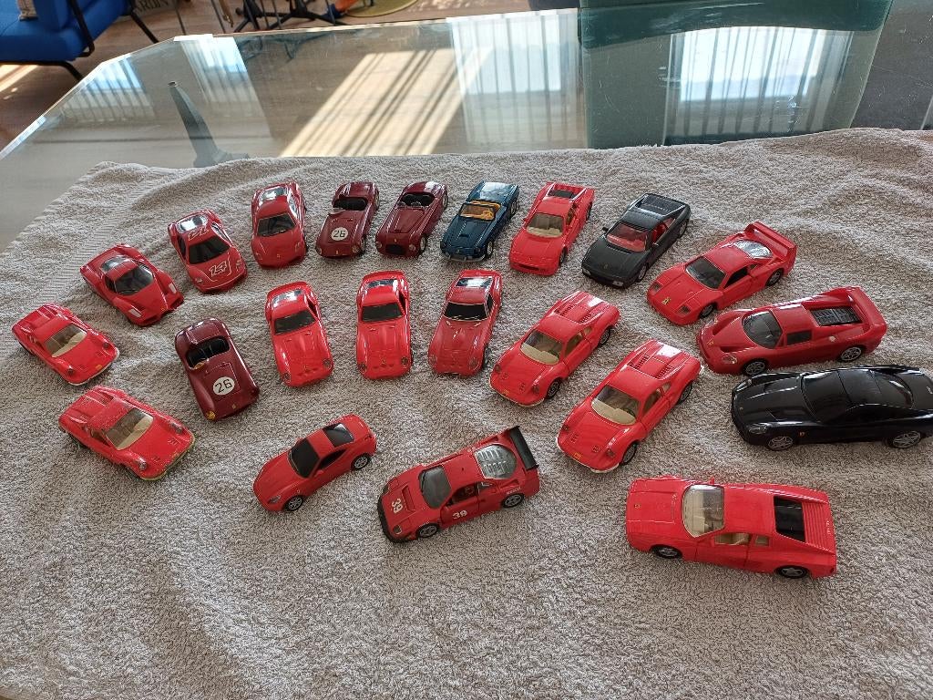 Grote partij FERRARI modelautos te koop, Hobby en Vrije tijd, Modelauto's | Overige schalen, Ophalen of Verzenden, Zo goed als nieuw