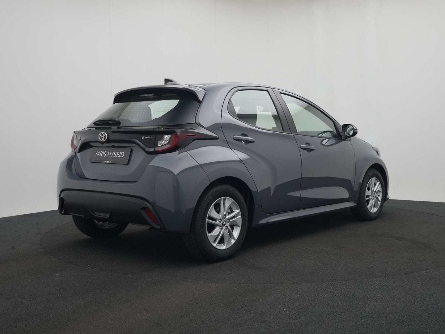 Toyota Yaris 1.5 Hybrid 115 Active | NIEUW GEREGISTREERD | P, Bedrijf, Hybride Elektrisch/Benzine, 3 cilinders, Zilver of Grijs