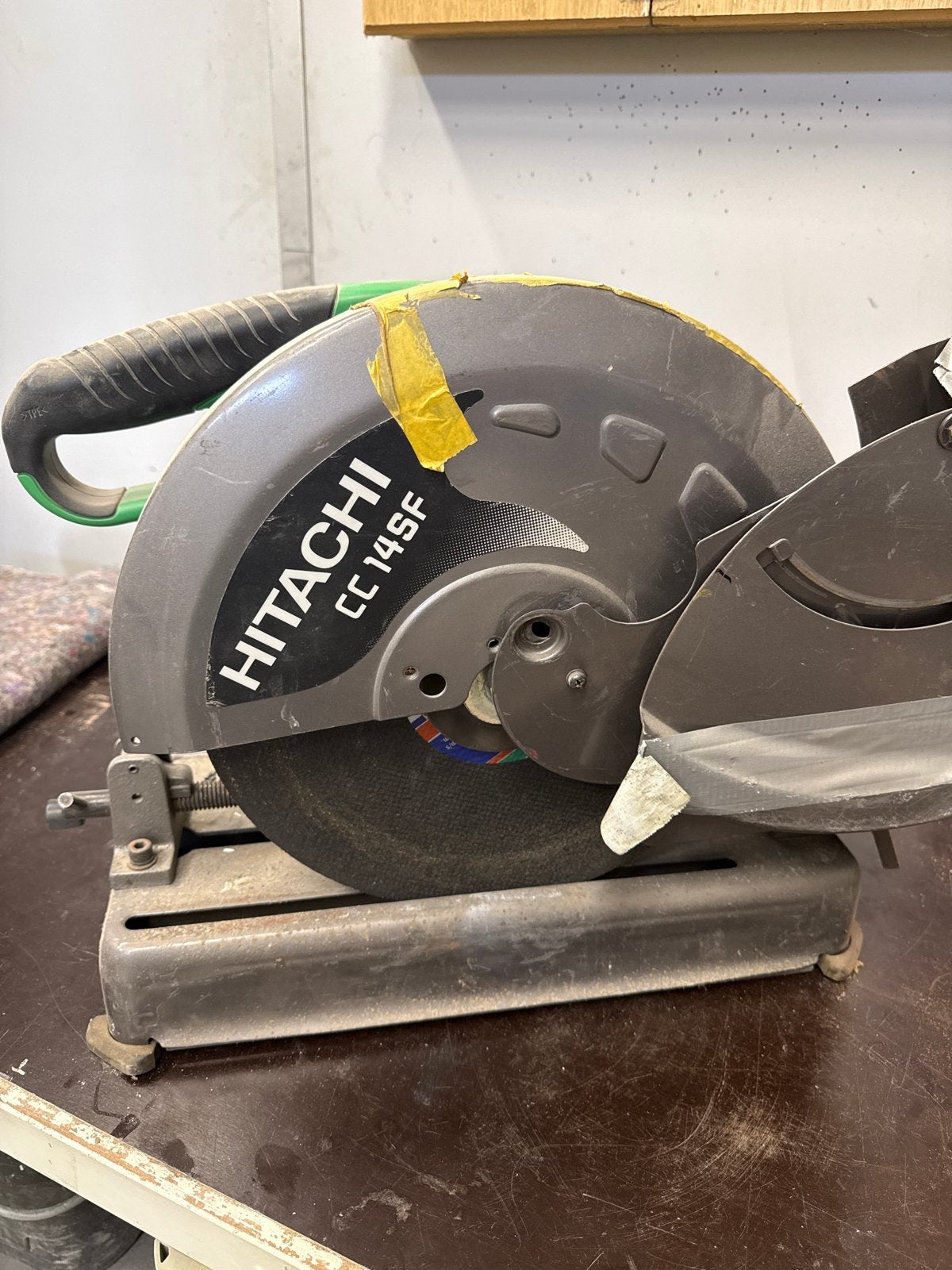 Hitachi Doorslijpmachine CC 14SF met nieuwe schijven, Doe-het-zelf en Verbouw, Gereedschap | Slijpmachines, Ophalen, Gebruikt