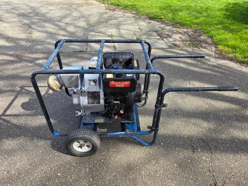 Waterpomp Wacker met Yanmar diesel, Ophalen