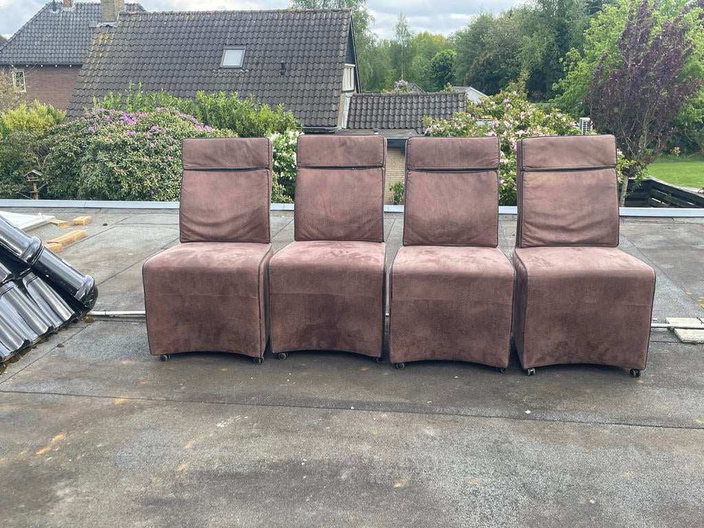Set van 4 bruine eetkamerstoelen op wieltjes, Ophalen, Bruin, Zo goed als nieuw, Vier