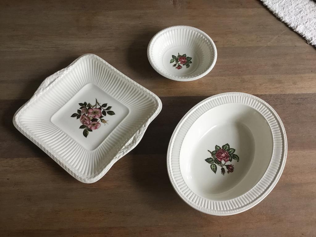 3 Wedgwood schalen Moss Rose, Ophalen of Verzenden