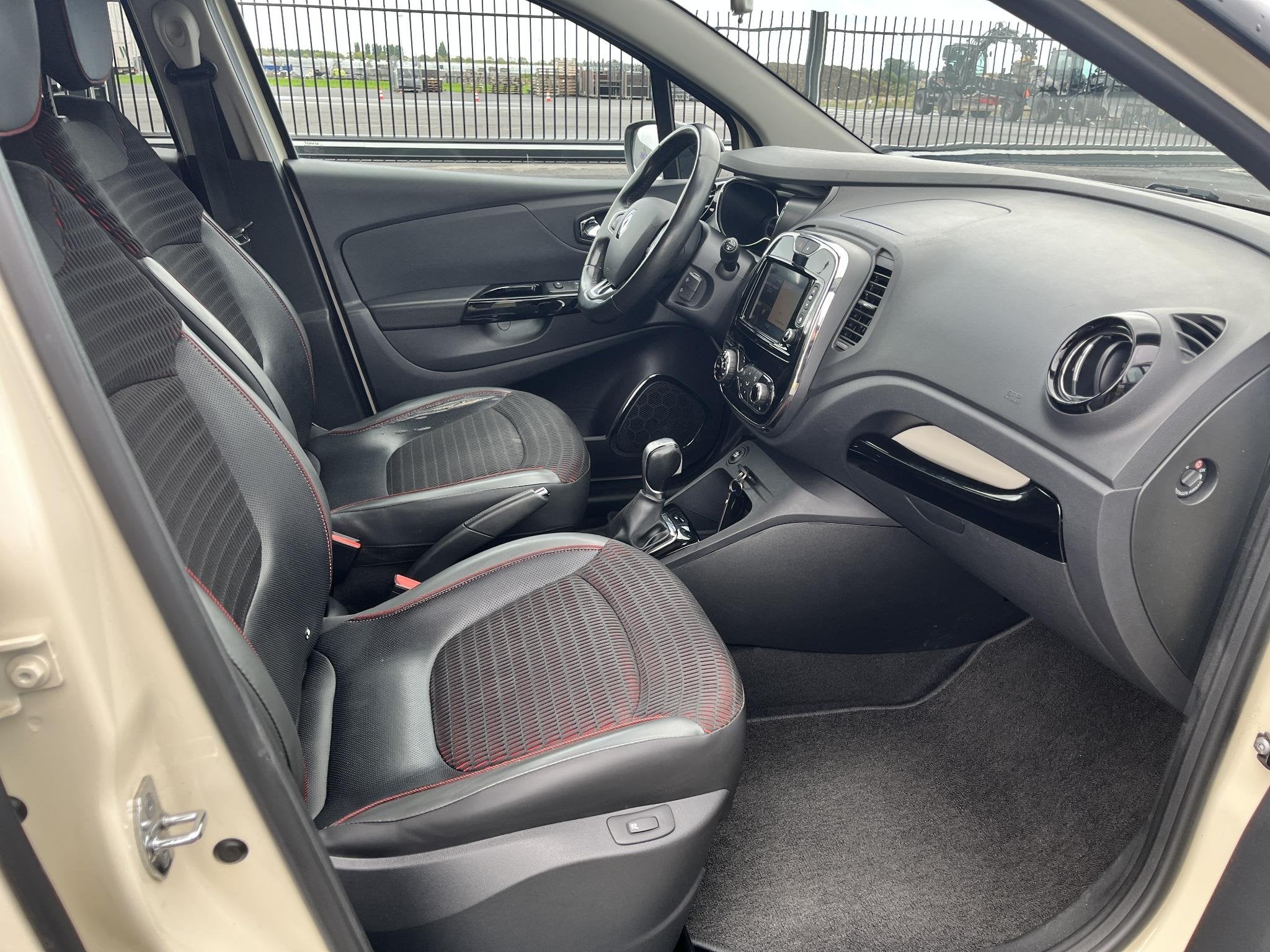 Foto 17 van Renault Captur 1.2 TCe Xmod Clima, cruise, stoelverwarming,