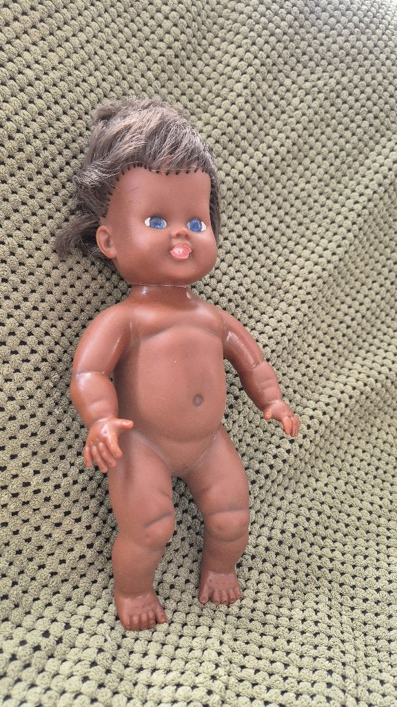 Vintage donkere pop, zwart gekleurd, Rubbertoys Italy. T7, Verzamelen, Poppen, Tweedehands verkoop, Tweedehands verkoop, Gebruikt