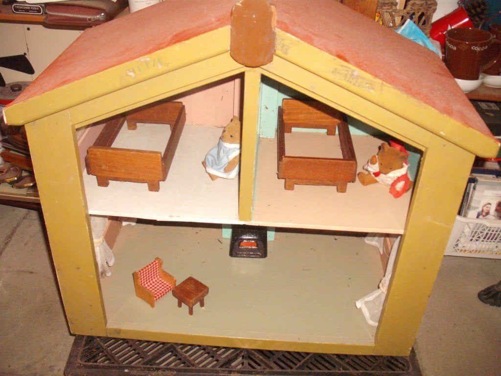 Vintage poppenhuis met wat meubeltjes en kacheltje, Ophalen, Gebruikt, Poppenhuis