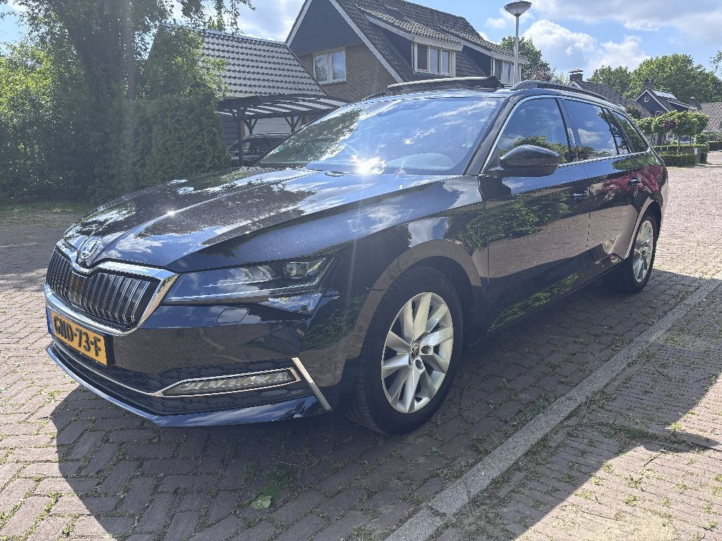 Skoda Superb 1.4 TSI Phev 217pk Dsg-6 2020 Zwart Panorama, Auto's, Dealer onderhouden, Stof, Zwart, 4 cilinders