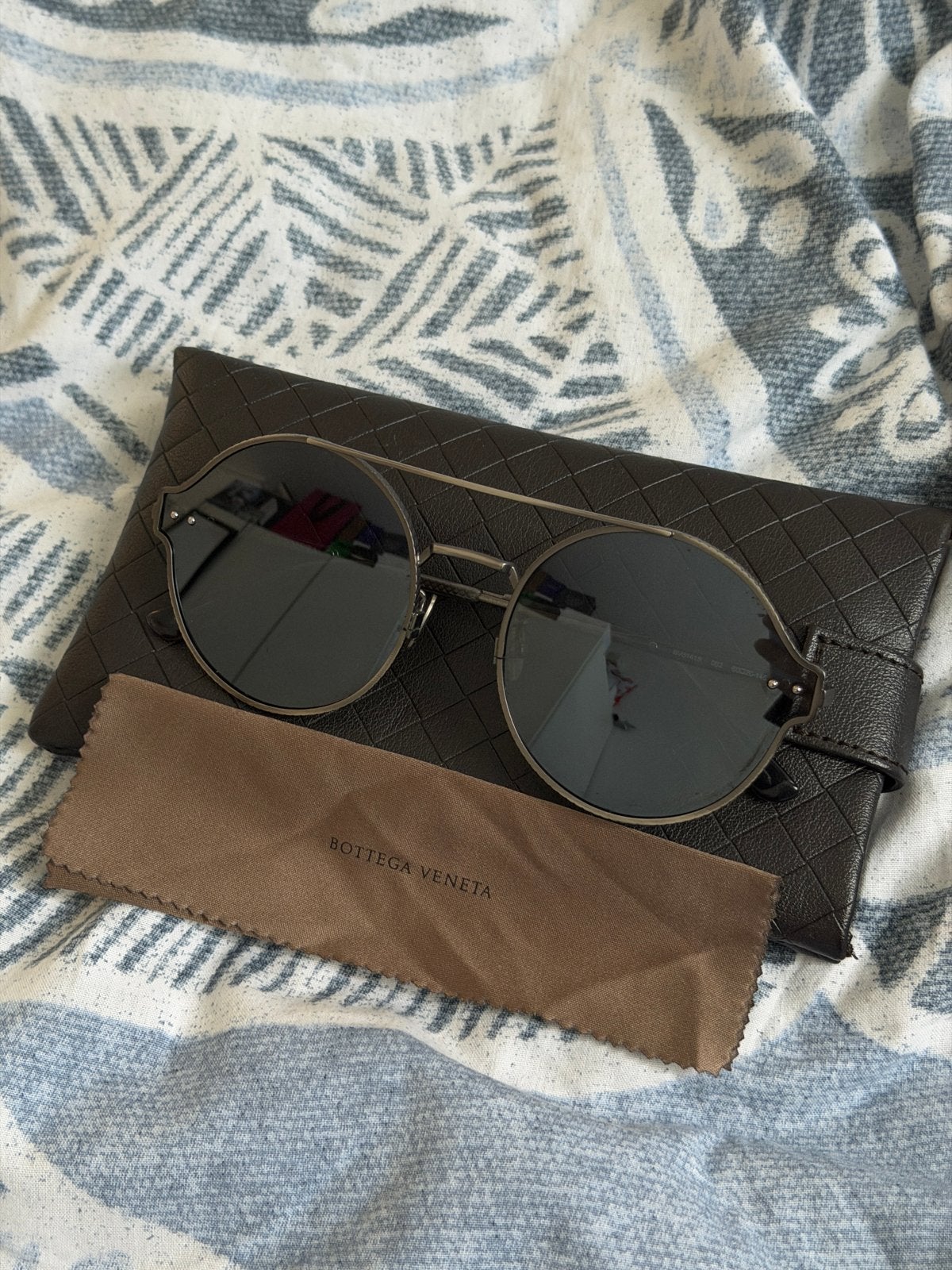 Bottega Veneta Zonnebril BV0171S 002 grijs, Zonnebril, Zo goed als nieuw, Grijs, Ophalen