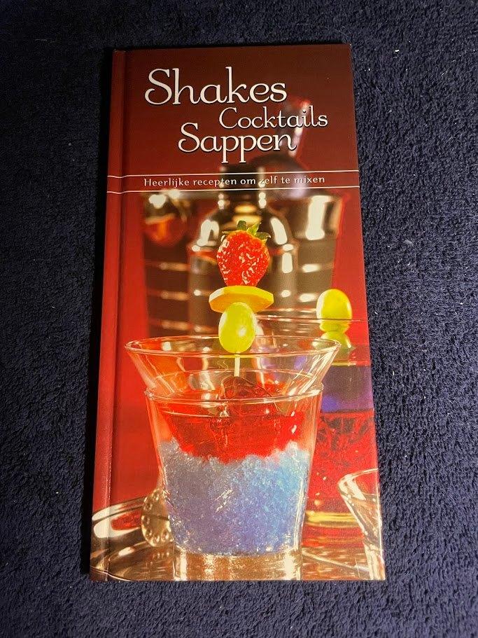 Boek: Shakes, Cocktails, Sappen – Leo van Mierlo., Zo goed als nieuw, Leo van Mierlo., Overige typen, Ophalen of Verzenden