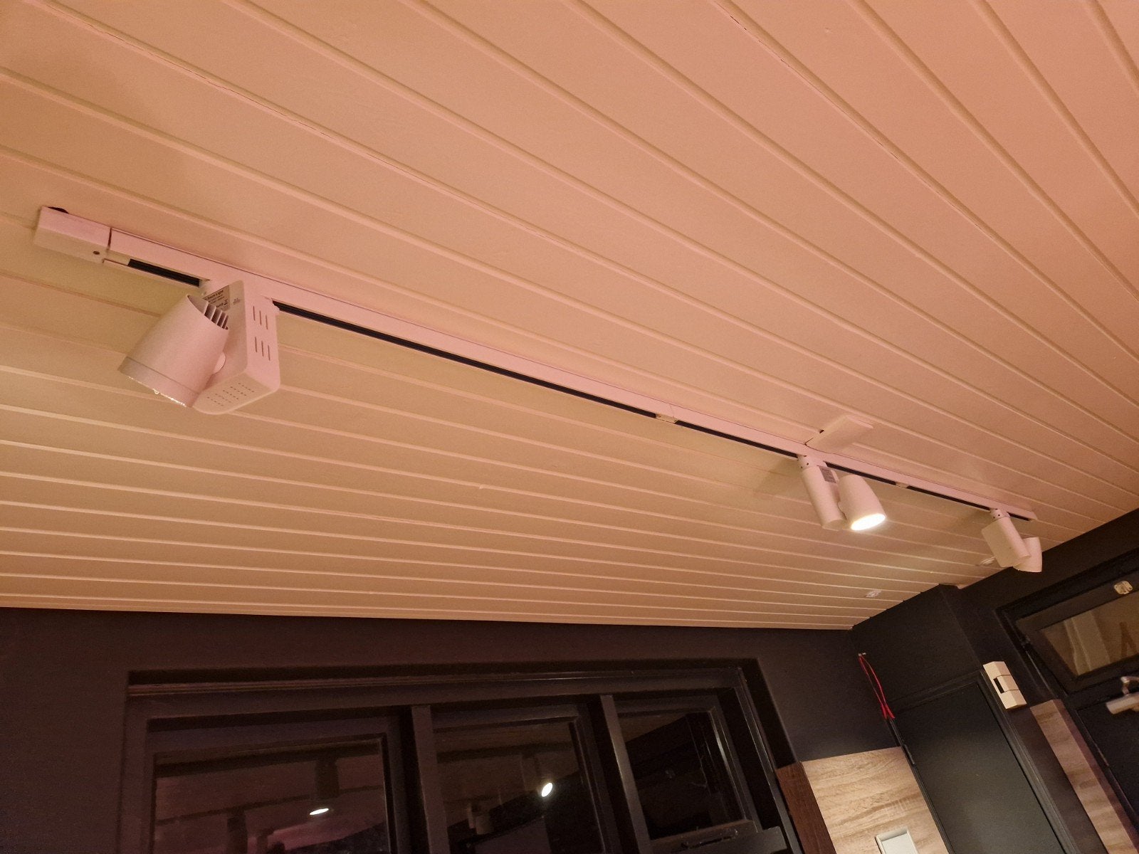 Foto 11 van Vleeslampen diverse maten met 10m geleiderail