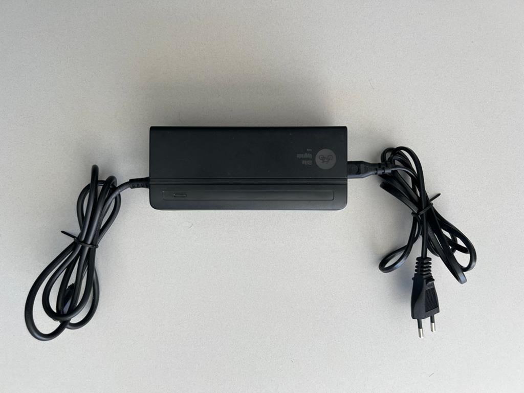 Acculader Sparta / Batavus 29,4V 2A, Fietsen en Brommers, Fietsaccessoires | Fietsaccu's, Zo goed als nieuw, Ophalen of Verzenden
