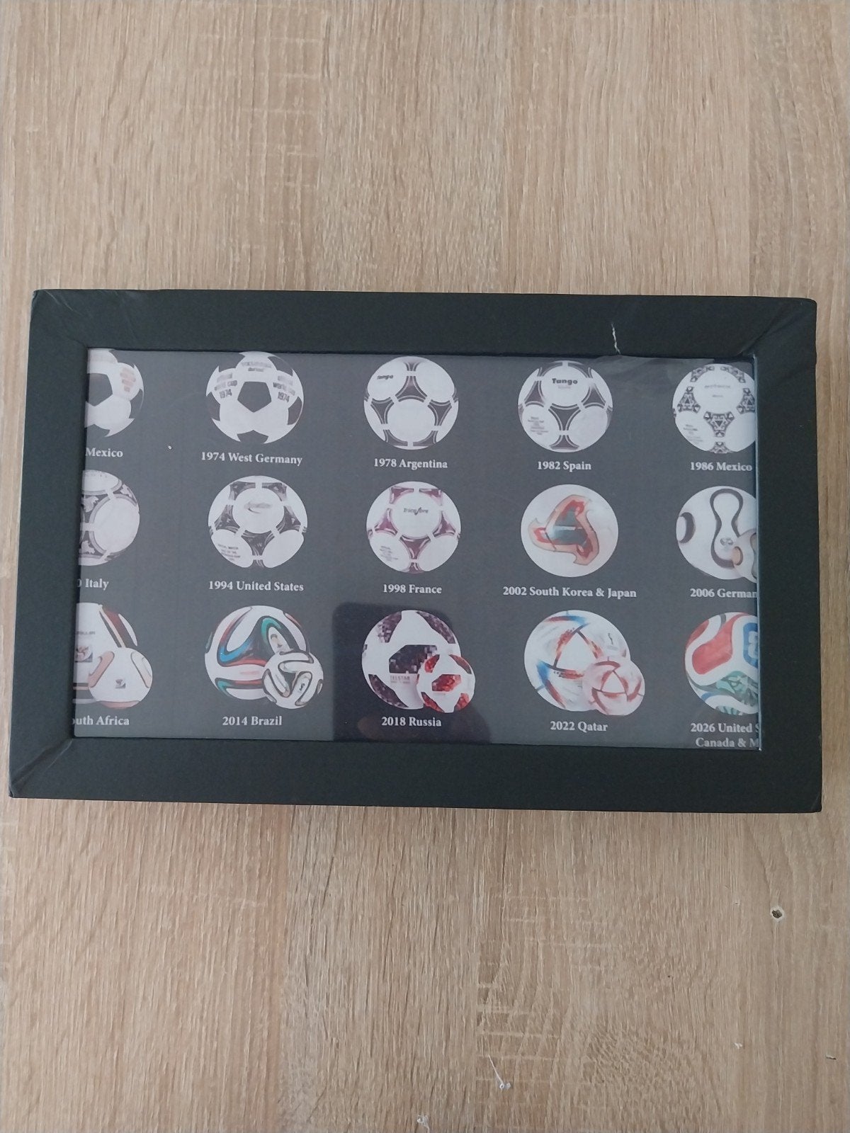 Adidas WK Mini Bal Collectie 1970-2026 in display, Verzamelen, Sportartikelen en Voetbal, Ophalen of Verzenden, Buitenlandse clubs