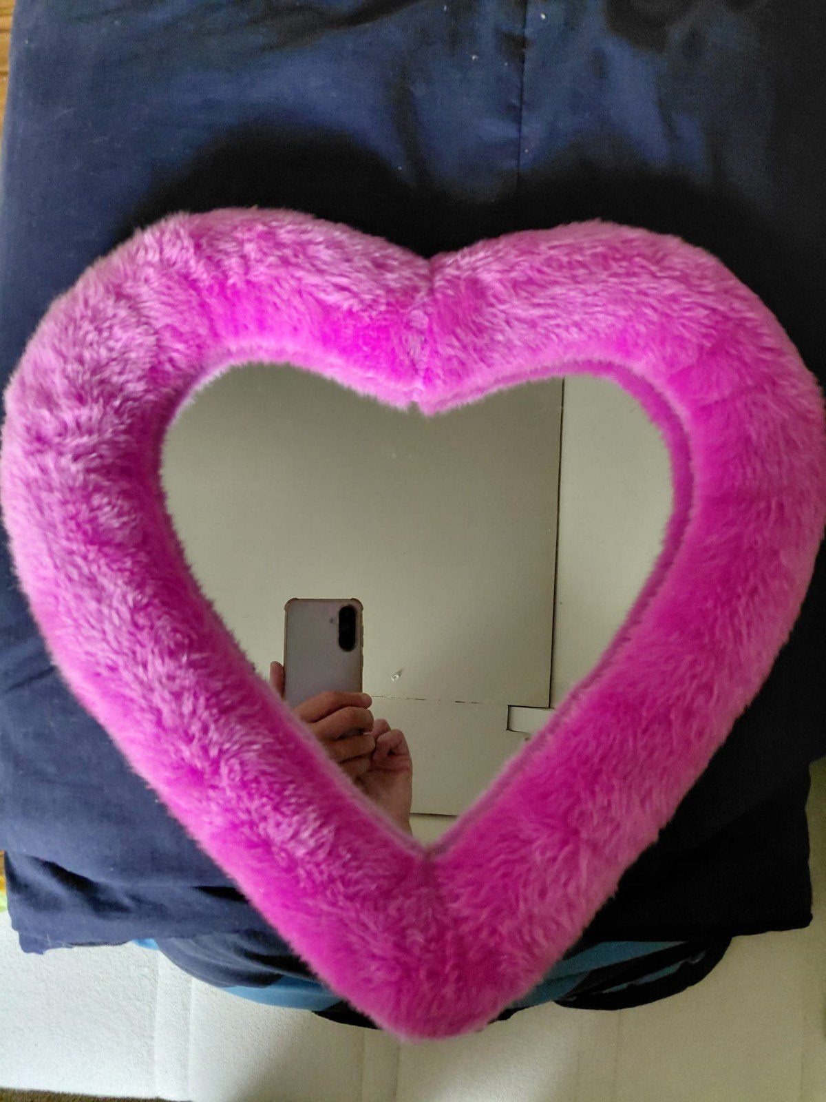 Roze hartvormige spiegel met pluizige rand, Ophalen