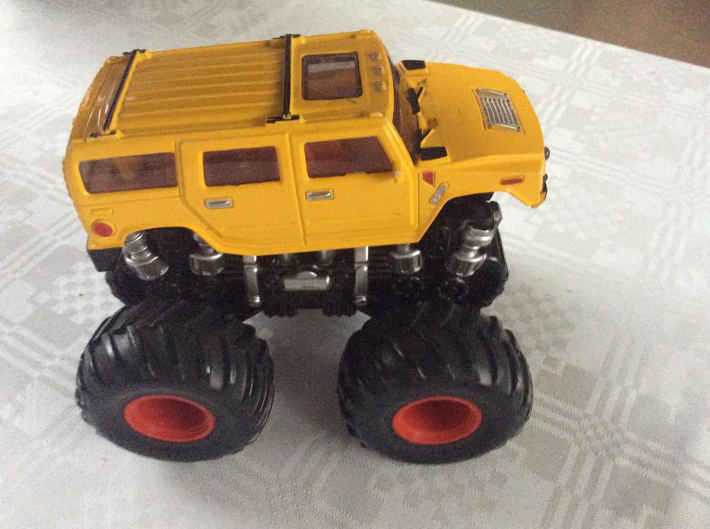 monster truck. Doorsnee wielen 4,5 cm, Ophalen of Verzenden, Zo goed als nieuw