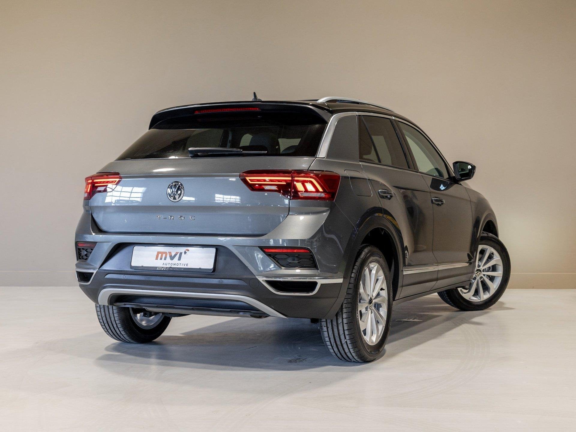 Volkswagen T-Roc 1.5 TSI Style / 150pk / Panorama dak / Lede, Auto's, Dealer onderhouden, 4 cilinders, Bedrijf, 19 km/l