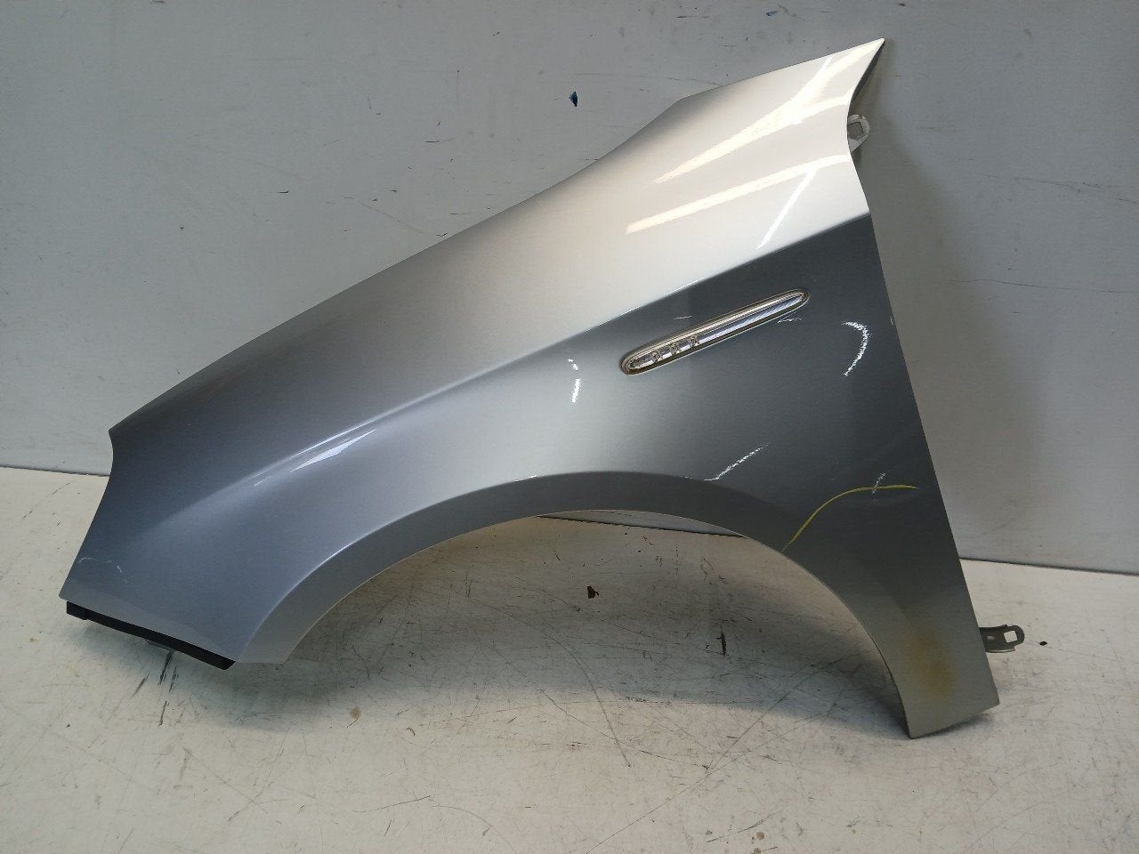 Spatbord links voor Alfa Romeo Giulietta, Onderdelen@venauto.nl, Van der Ven Autorecycling B.V., Gebruikt, Ettenseweg 76, 4706 PB Roosendaal, The Netherlands