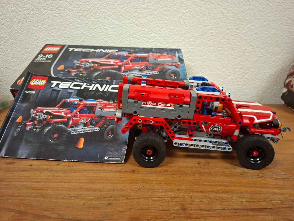 LEGO Technic 42075 First Responder, Ophalen of Verzenden, Gebruikt, Losse stenen, Lego