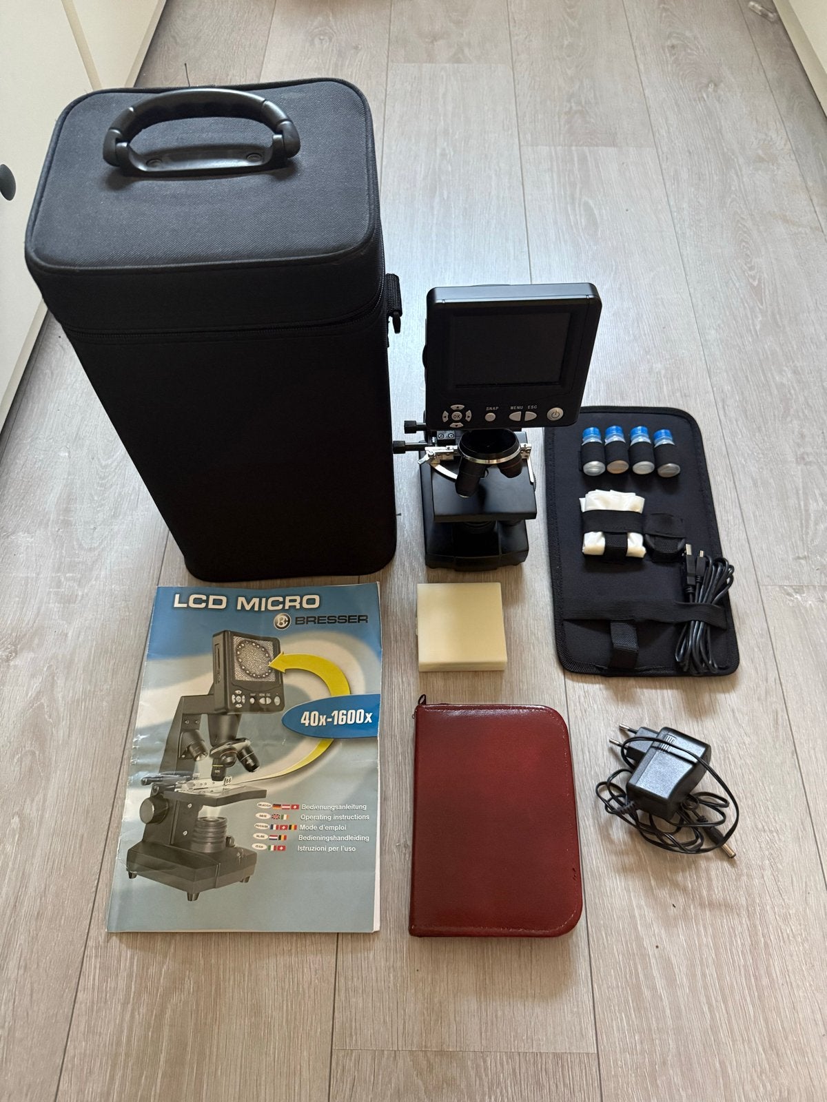 Bresser LCD Microscoop 40x-1600x met accessoires, Ophalen of Verzenden, Zo goed als nieuw, 1000x of meer, Biologische microscoop