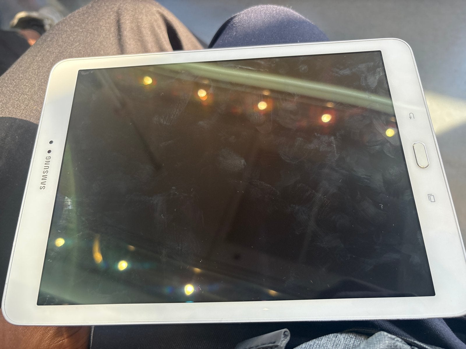 Foto 4 van Samsung Galaxy Tab 3 10.1 - Wit