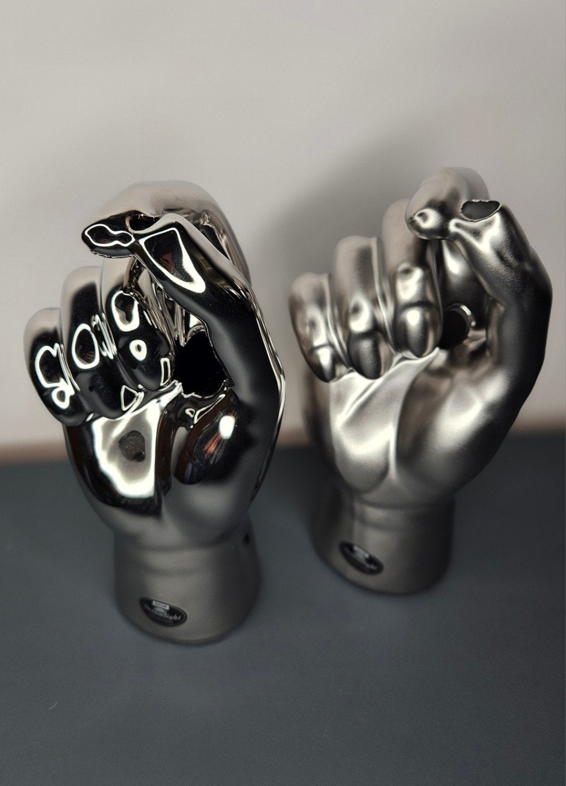 Vaas 'hand' Zilver en mat zilver. 2stuks H.20cm, Gilde Handwerk, Export@Gildehandwerk.com, Nieuw, Ophalen of Verzenden