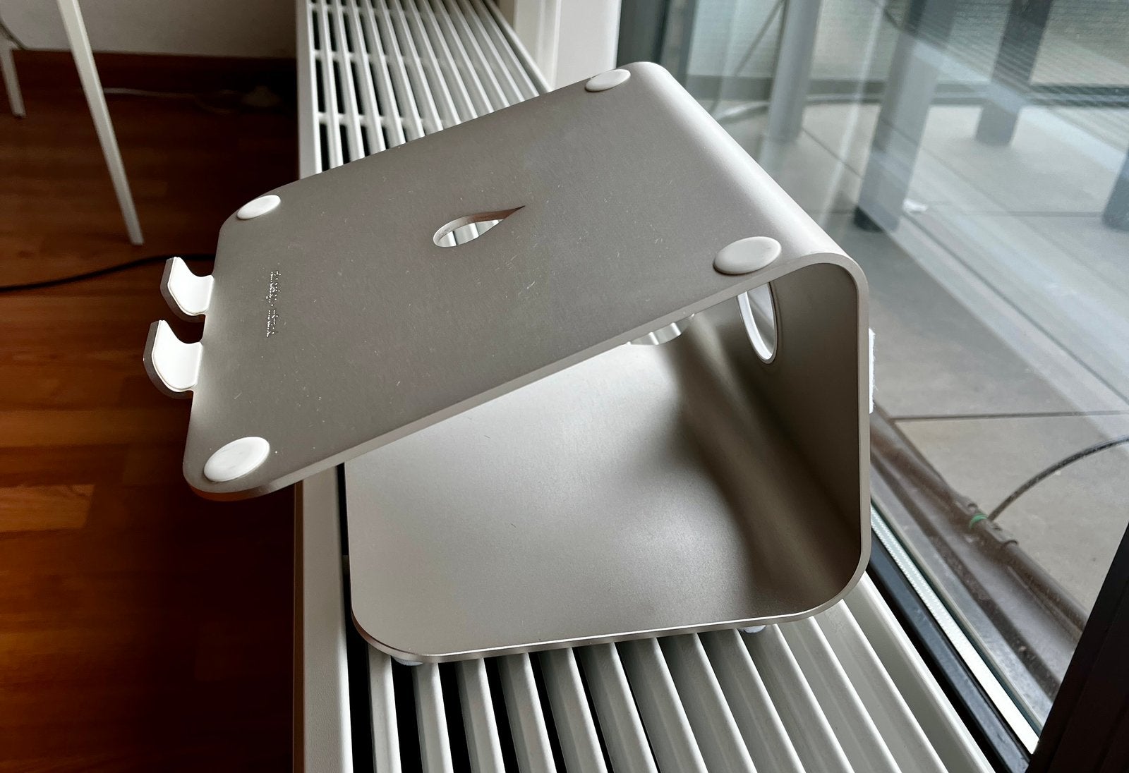 Laptopsteun RainDesign Starlight + toetsenbordsteun (gratis), Ophalen, Zo goed als nieuw