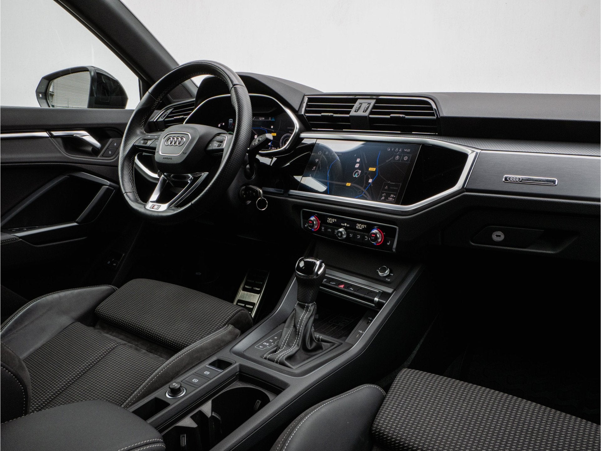 Audi Q3 45 TFSI e 245pk S edition Sportstoelen/ Virtual dash, Auto's, Audi, Gebruikt, Met garantie (alle), Leder en Stof, 245 pk