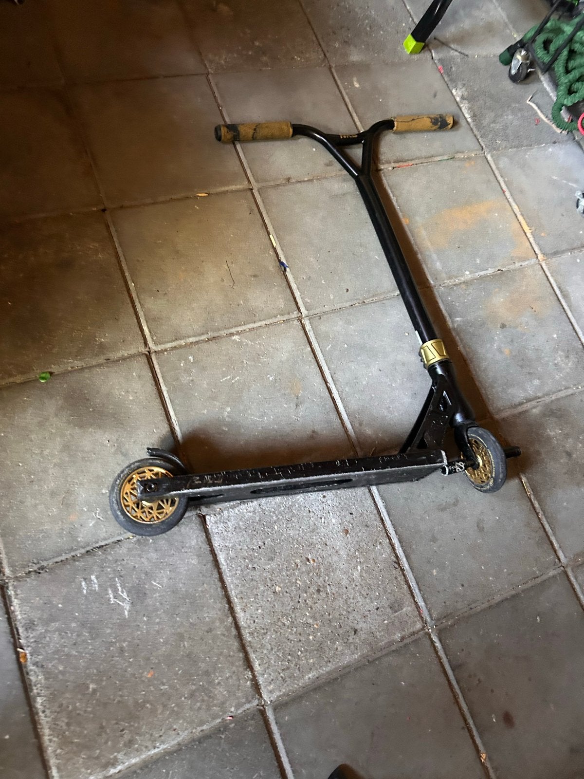 NKD Stuntstep - Zwart met Gouden Details, Fietsen en Brommers, Steps, Ophalen of Verzenden, Gebruikt, Gewone step