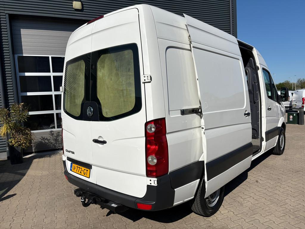 Volkswagen Crafter 50 2.0 TDI L2H1 BM, Auto's, Bestelauto's, Euro 5, Zwart, Volkswagen, Wit