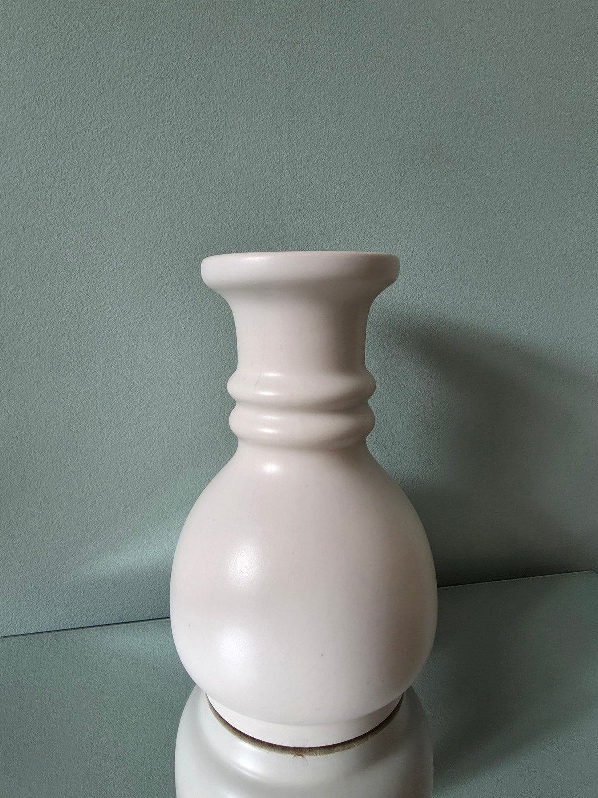 Vintage Flora Keramiek Gouda buikvaasje/ 730/ mat wit, Antiek en Kunst, Ophalen of Verzenden