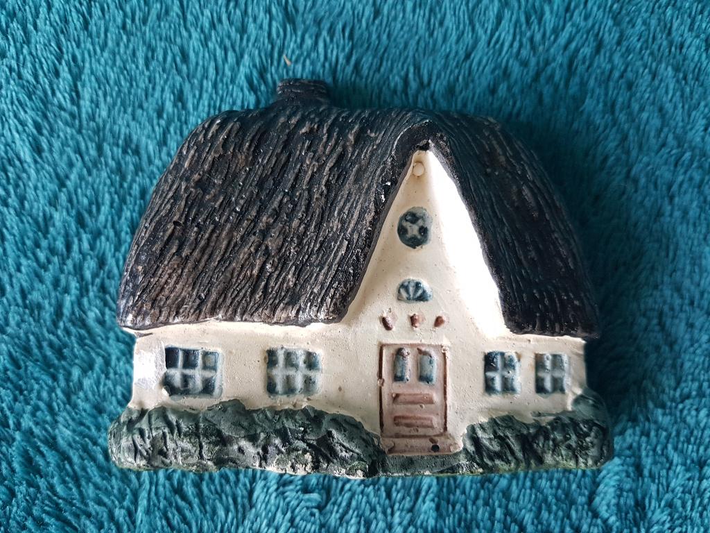 Wanddecoratie huisje met rieten kap, Ophalen of Verzenden, Zo goed als nieuw, Wandtegel