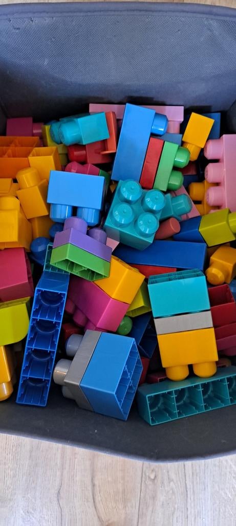 Grote doos met diverse speelblokken, Kinderen en Baby's, Speelgoed | Bouwstenen, Ophalen of Verzenden, Gebruikt