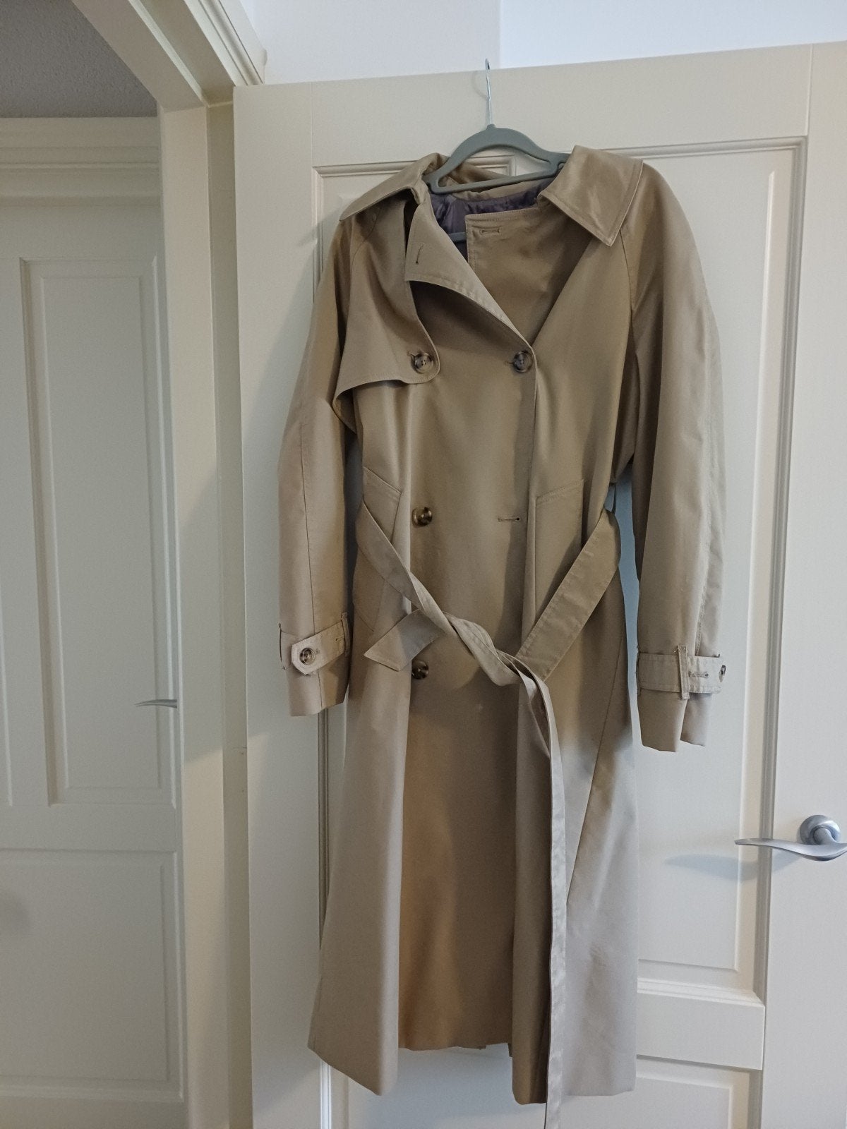 nieuwe jas, ideaal voor de herfst met  speelse element, Ophalen of Verzenden, Nieuw, Maat 38/40 (M)