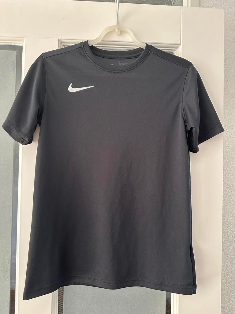 Nike sportshirt zwart maat 147-158, Ophalen of Verzenden, Gebruikt, Jongen of Meisje, Shirt of Longsleeve