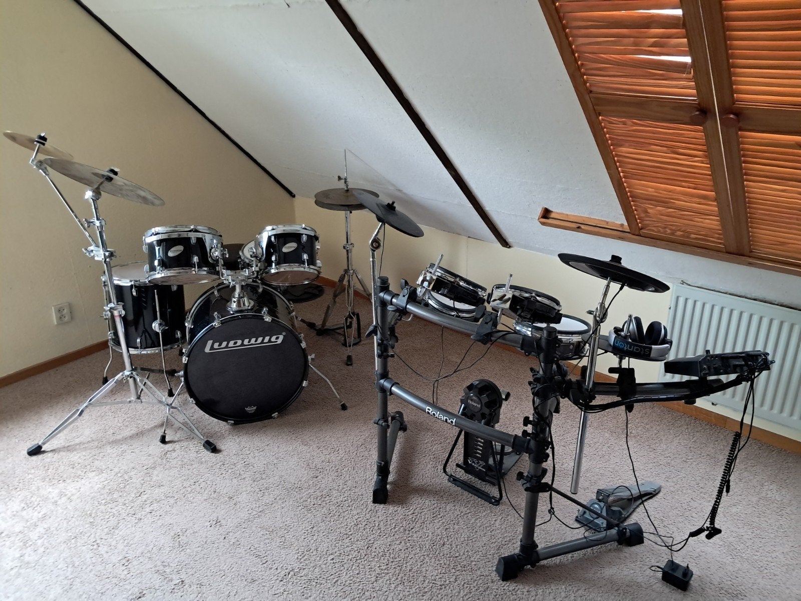 Ludwig akoestisch drumstel en Roland elektronisch drumstel, Ophalen