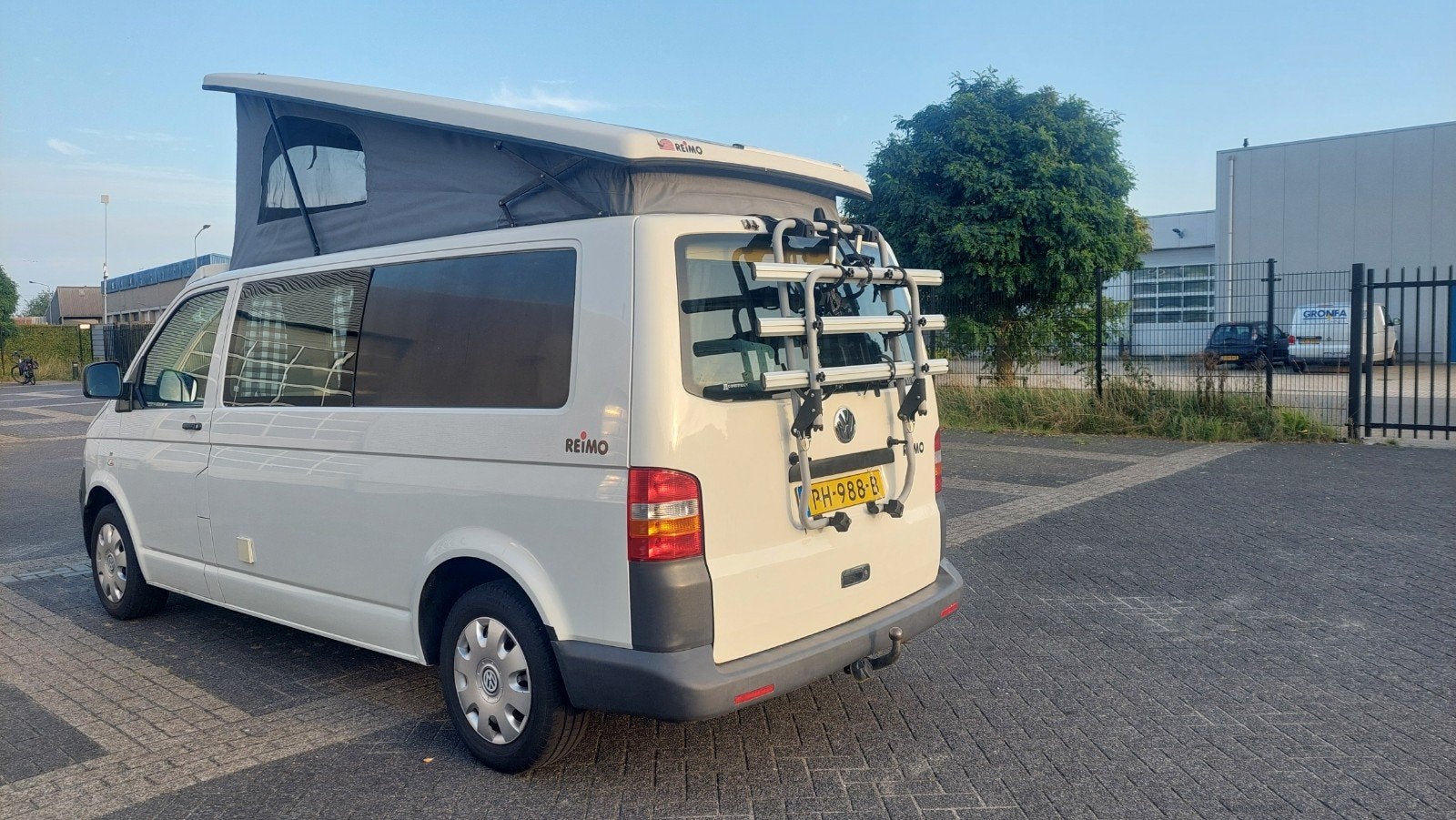 Foto 3 van VW T5 REIMO # 6 ZIT+4 SLAAPPLAATSEN # SLAAPHEFDAK #LENGTEZIT