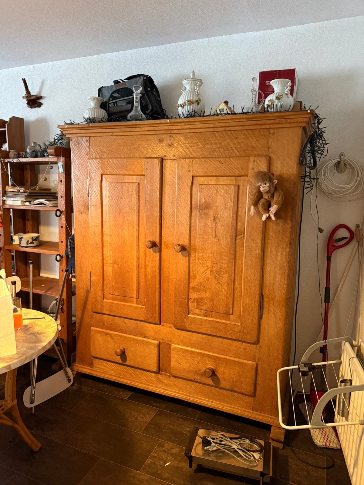 Handgemaakte eikenhouten servieskast, Huis en Inrichting, Ophalen, Gebruikt, 150 tot 200 cm, Eikenhout