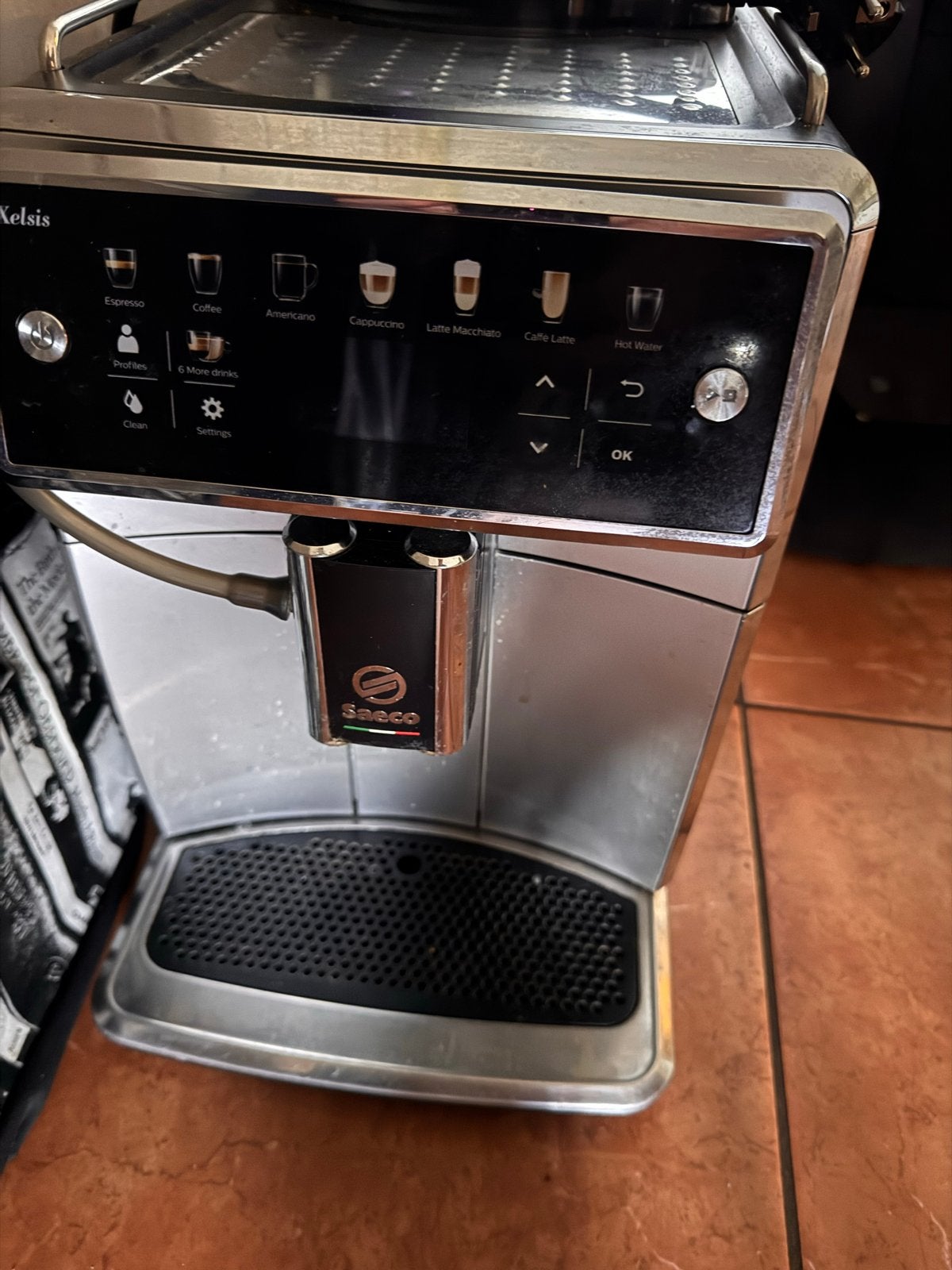 Saeco Xelsis SM7580/00 Volautomatische Espressomachine, Afneembaar waterreservoir, Espresso apparaat, 10 kopjes of meer, Zo goed als nieuw