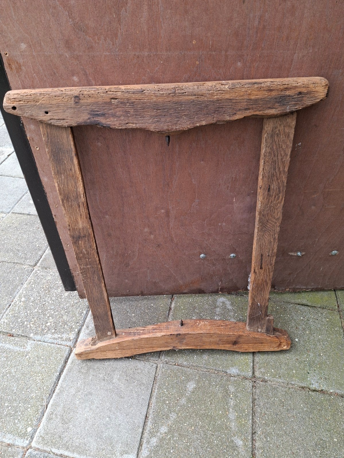 Oude houten raam van de raamzaag, Ophalen
