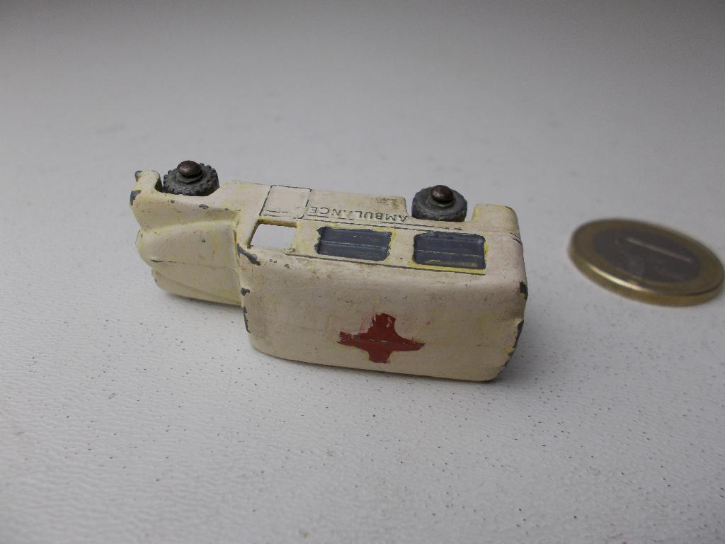 1958 Lesney No. 14B DAIMLER AMBULANCE (Repainted) 1: 87! (B), Ophalen of Verzenden, Gebruikt, Auto, Lesney