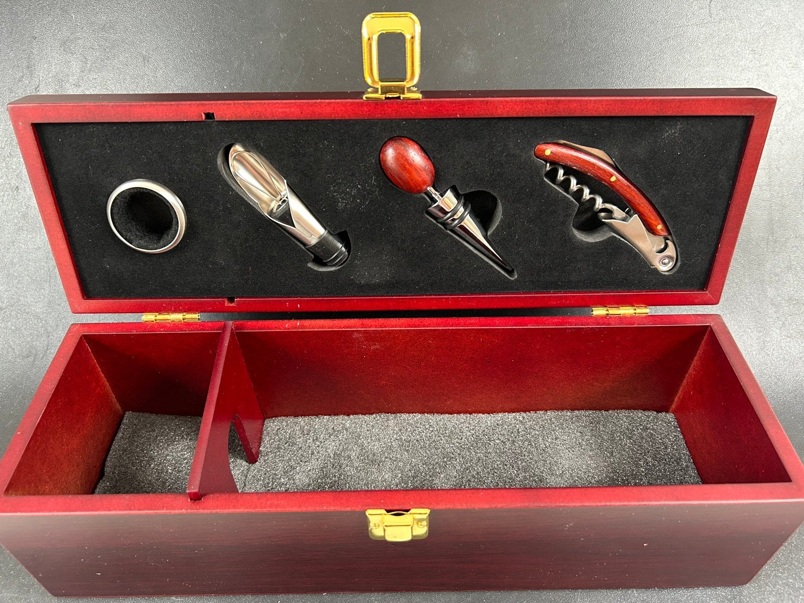 wijnkist met 4-delige accessoire set, Ophalen of Verzenden, Zo goed als nieuw, Hout, Minder dan 5 flessen