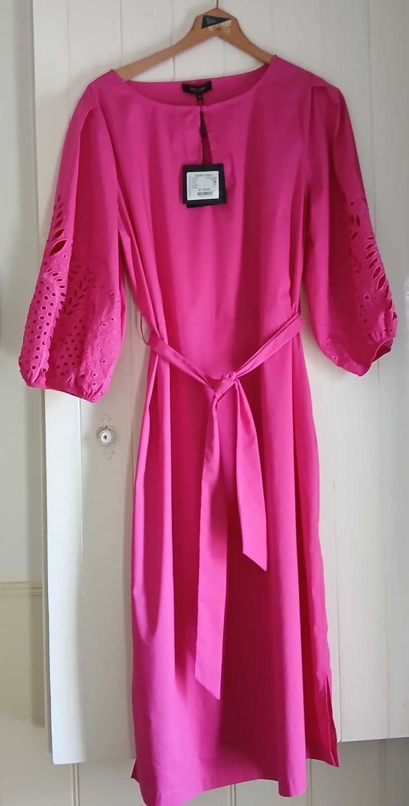 Claudia Sträter jurk fuchsia met opengewerkte mouwen, Maat 38/40 (M), Nieuw, Ophalen of Verzenden, Knielengte