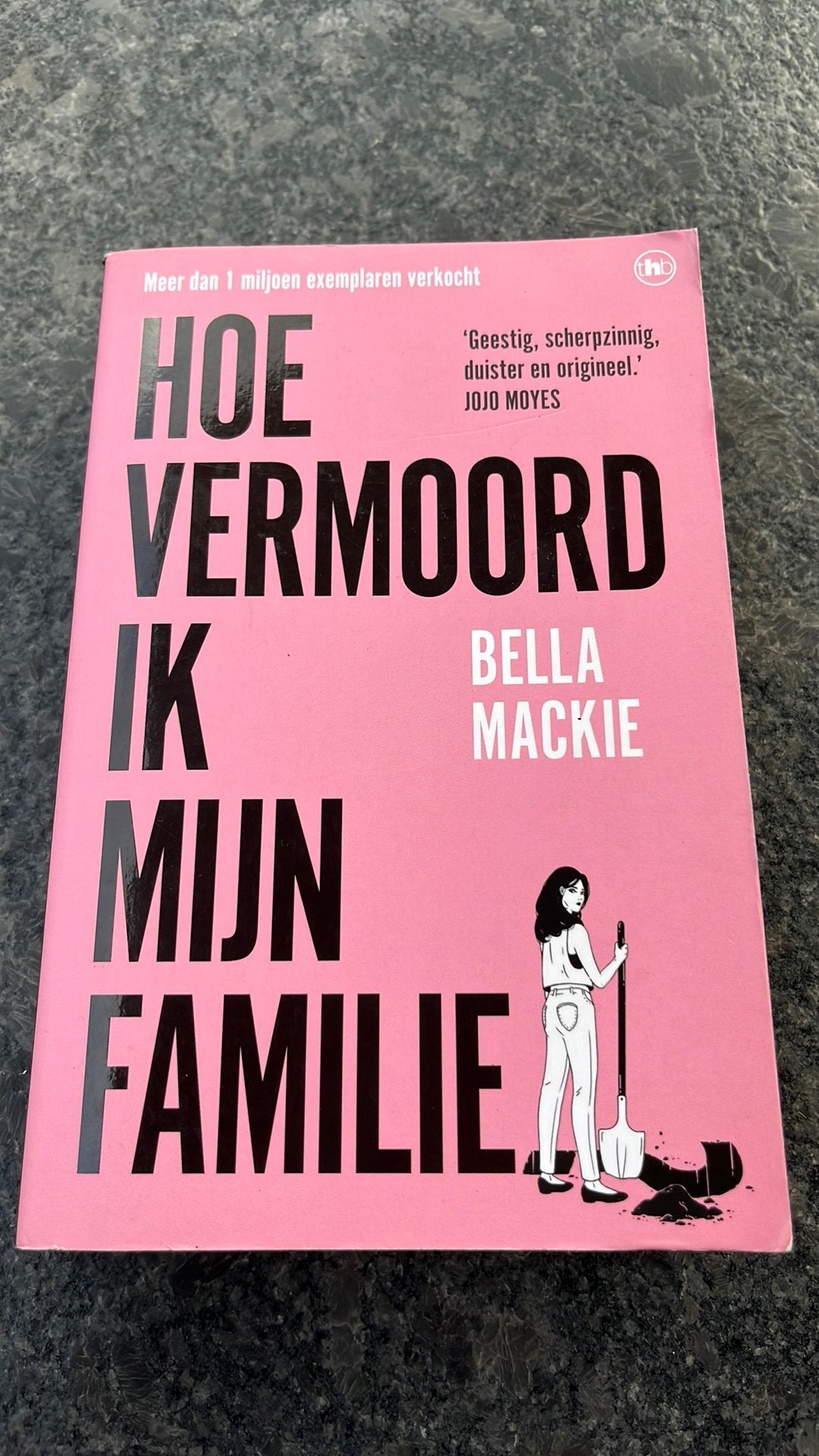 Hoe vermoord ik mijn familie - bella mackie, Boeken, Ophalen of Verzenden, Zo goed als nieuw, Verhalen