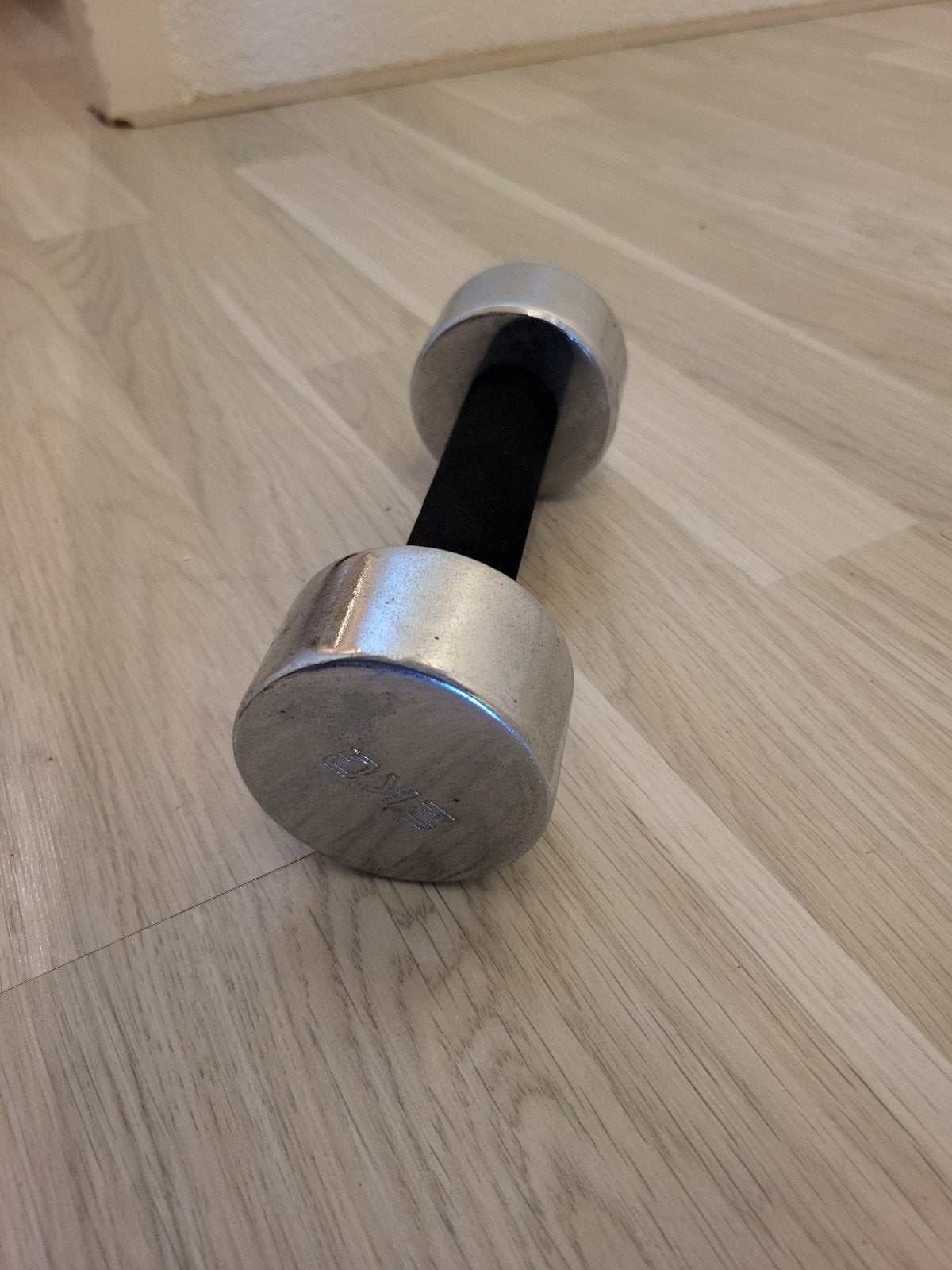 Dumbbell gewicht 2kg, Sport en Fitness, Fitnessmaterialen, Ophalen of Verzenden, Zo goed als nieuw, Buik, Dumbbell