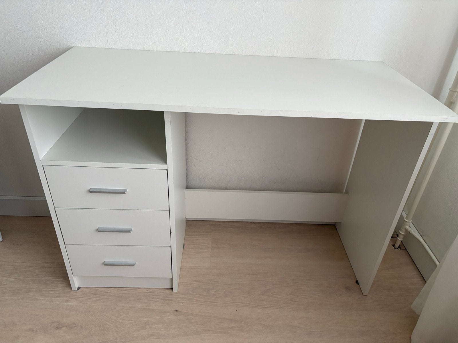 Wit bureau met lades en opbergruimte, Ophalen, Gebruikt, 110 cm, Met lades