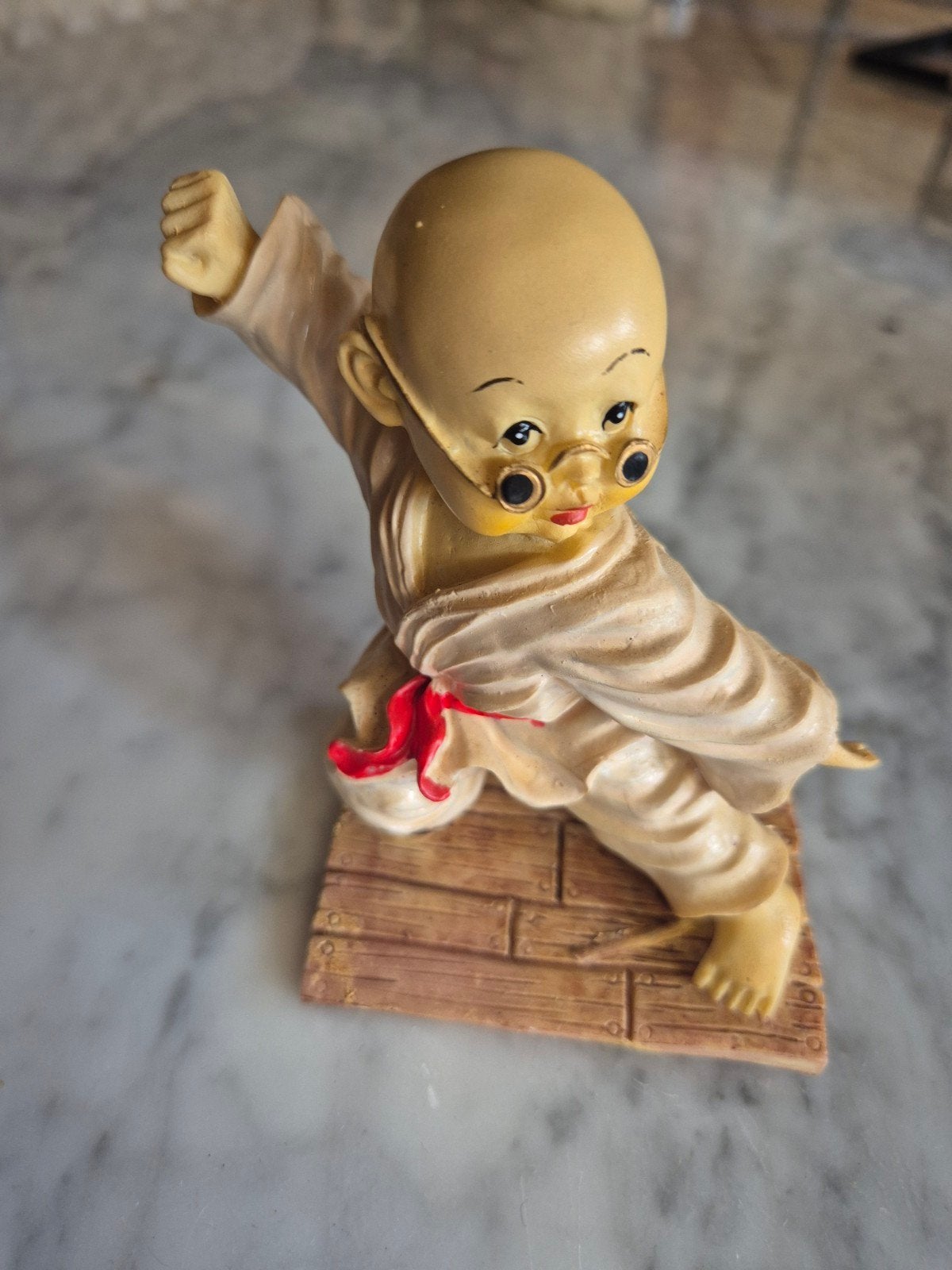 Beeldje van een monnik met bril - Decoratie, Ophalen of Verzenden, Zo goed als nieuw, Dier